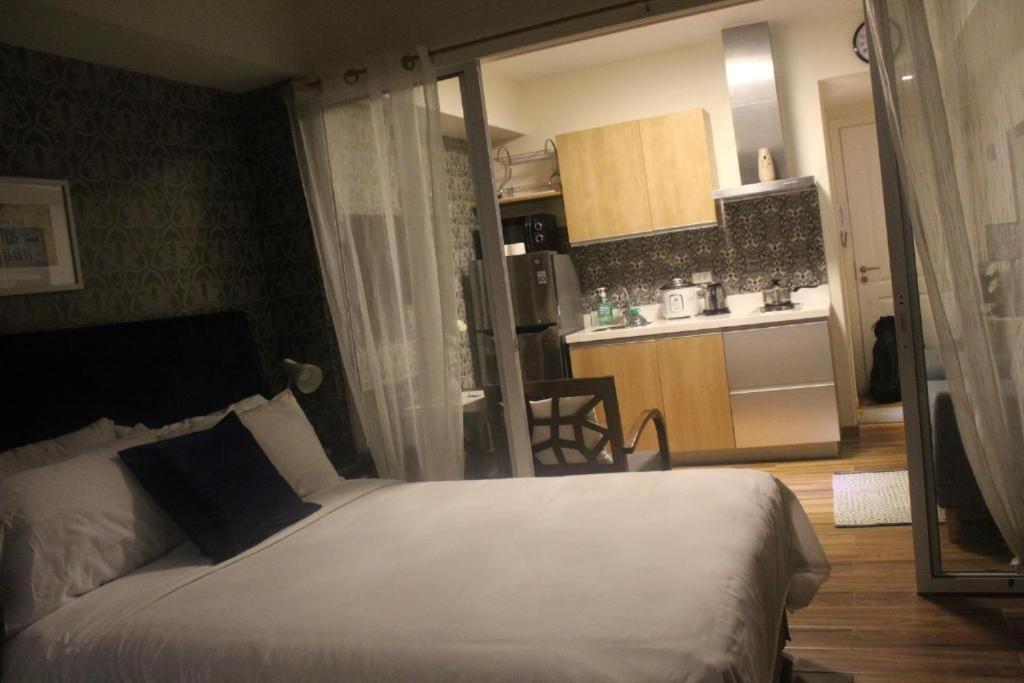 Azure C2 Balcony Wifi Near Mall Airport Multiple Units Paranaque City Exterior foto