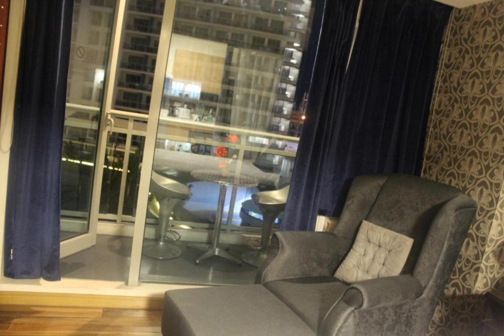 Azure C2 Balcony Wifi Near Mall Airport Multiple Units Paranaque City Exterior foto