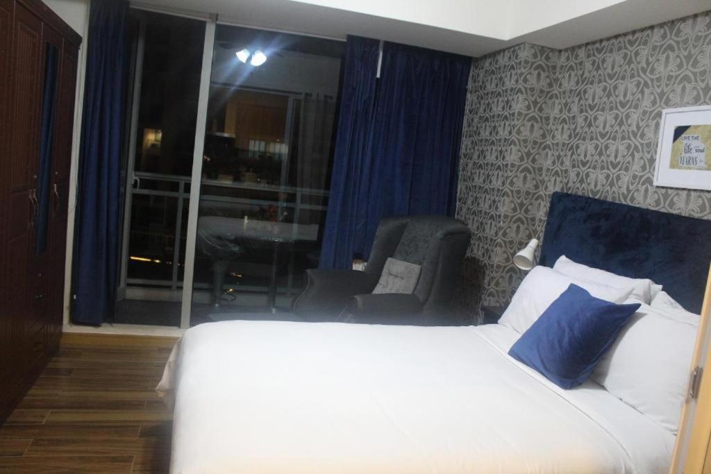 Azure C2 Balcony Wifi Near Mall Airport Multiple Units Paranaque City Exterior foto